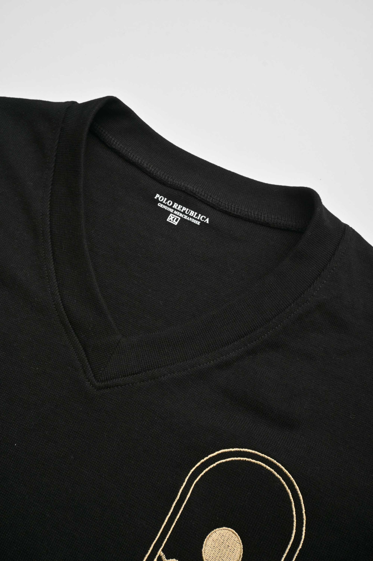 Polo Republica Men's Sun Embroidered V-Neck Sweat Shirt